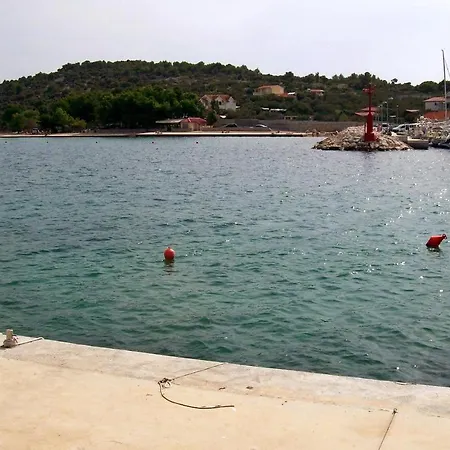 Studio Jezera 798c Tisno